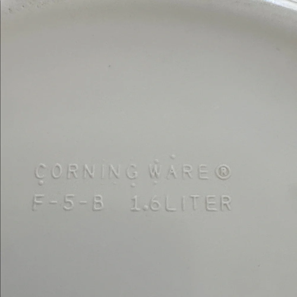 Corning Ware French White 1.6 liter Round Casserole Bakeware F-5-B